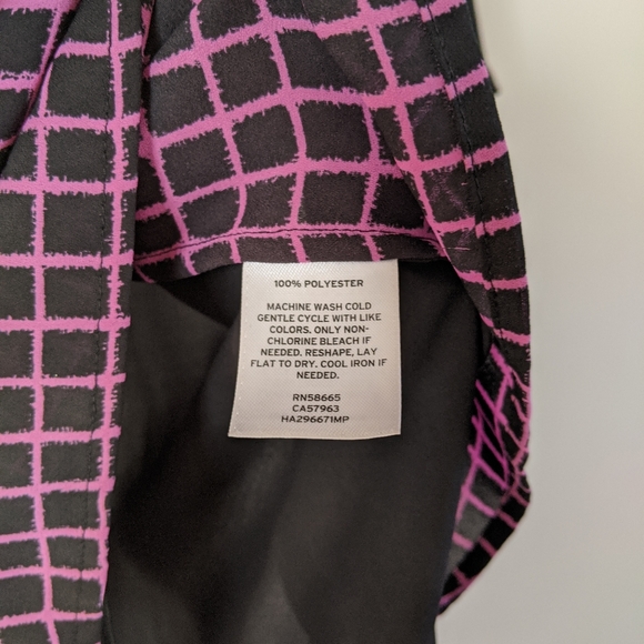 4/$20 Lightweight printed top petite medium - Picture 6 of 6